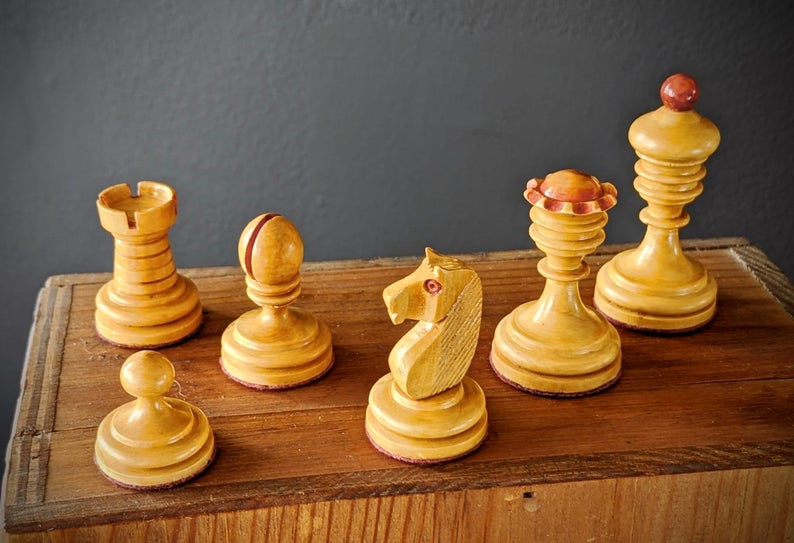  Reproduced Vintage 1930 German Knubbel Analysis Chess Pieces in  Stained Crimson and Boxwood - 3 King : Handmade Products